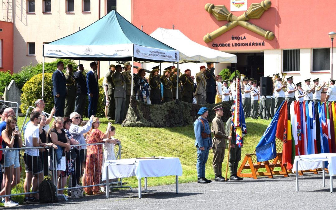 Hotovo! Maturanti slavnostním vyřazením ukončili své studium